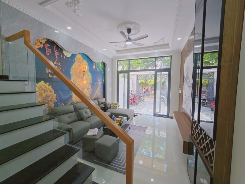 Bán Nhà Mặt Phố Đường Lò Lu, Q.9, Thủ Đức, Tp Hcm. Dt 68M2, 4 Tầng, Sổ Hồng Riêng, Giá 6,95 Tỷ