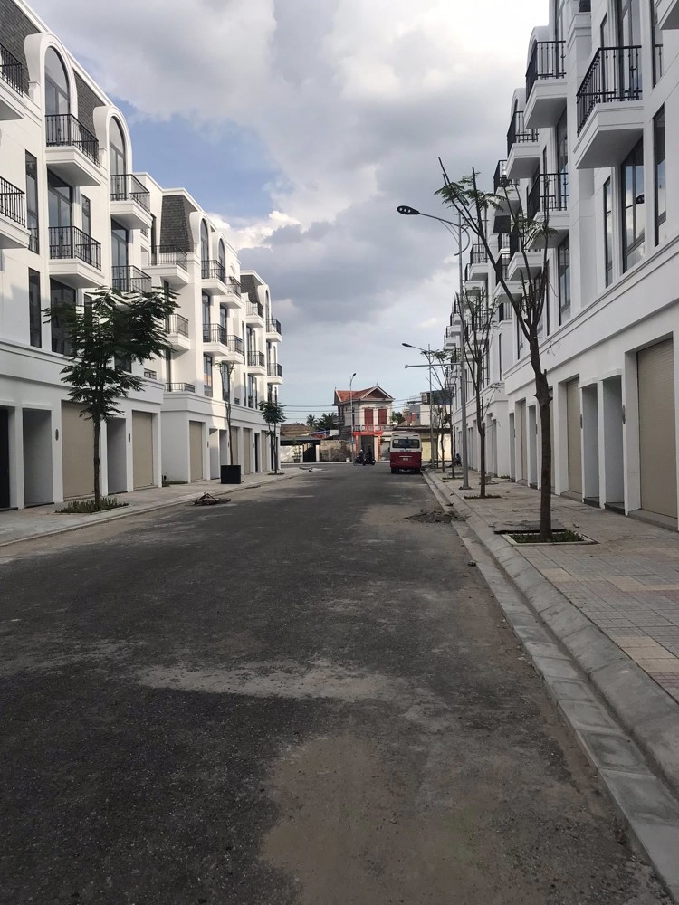 Duy Nhất Căn 87M,Mặt Tiền 6 M,4 Tầng Đã Xây Thô Hoàn Thiện Mặt Ngoài,Hàng Ngoại Giao Giá Tốt Tại Dự