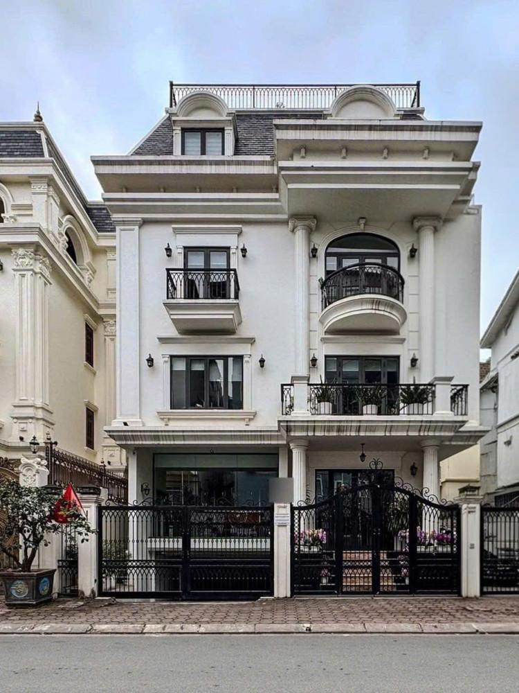 Cho Thuê Nhà, Nguyễn Khánh Toàn, Nguyễn Văn Huyên, 185M2x 4T -30 Tr