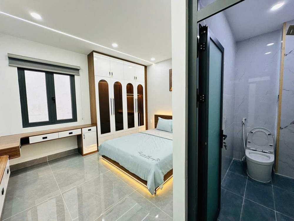 Giá Chỉ 6,49 Tỷ – Nhà 4 Tầng Đẹp Long Lanh, Cách Nguyễn Ảnh Thủ Chỉ 200M