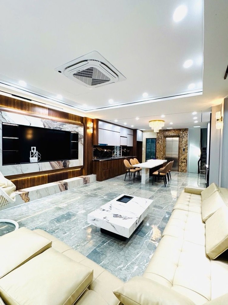 Bán Nhà Cổ Linh 80M2- 7 Tầng Thang Máy- Gara 2 Ô Tô- Cạnh Aeon Mall- 20.X Tỷ