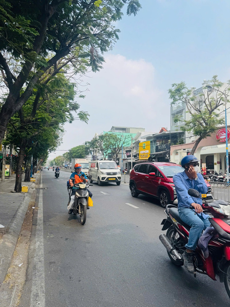 Bán Nhà Mặt Tiền Kinh Doanh Ngày Đêm – Kênh Tân Hóa - Dòng Tiền 300/Tr Năm-60M2 -Chỉ 8 .3 Tỷ Tl