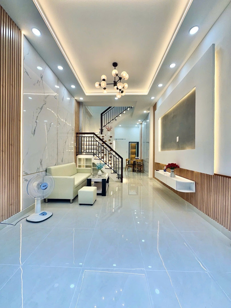 Nhà Mới Đẹp Full Nội Thất - Sát Vách Sân Bay - Chỉ 5.48