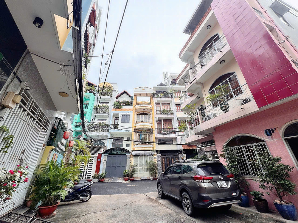 Hiếm Nhà Bán Dạng Biệt Thự Mái Ngói Đ.nguyễn Cảnh Chân, Quận 1 - Ngang Hiếm 6,3M * 14M - Ngay Góc