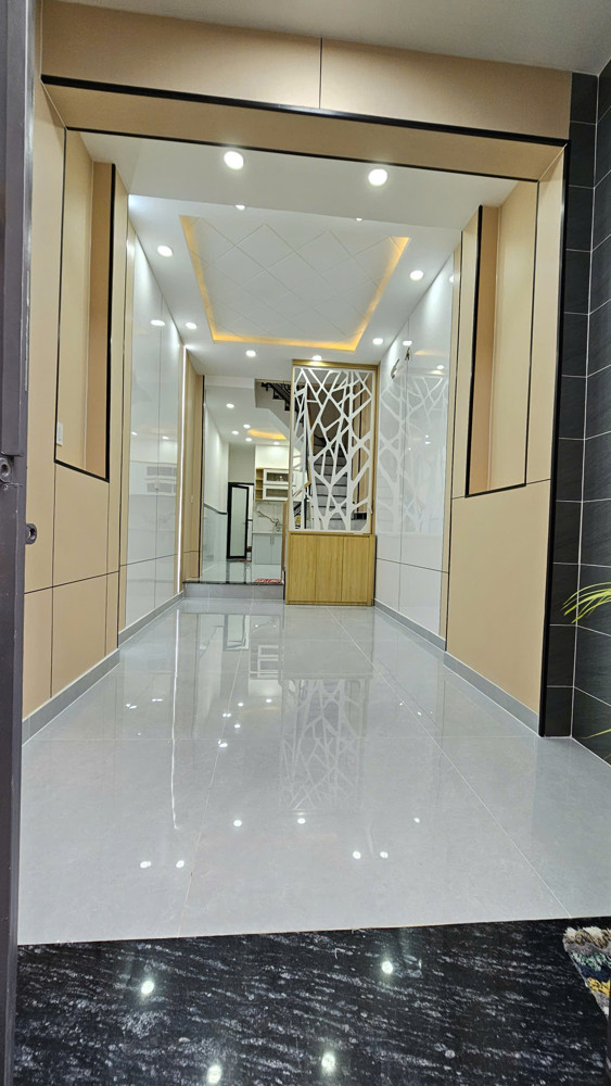 Bán Nhà Trung Tấm Q4 Cạnh Q1 Ngang 3 Dài 18Xây Dựng Mới Bê Tông