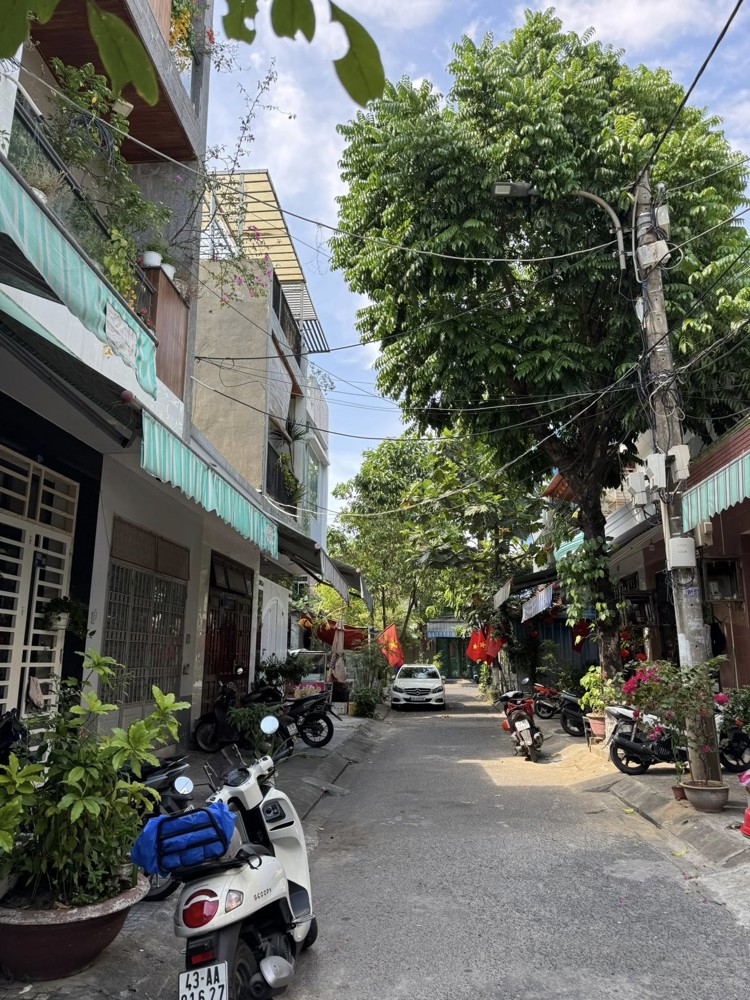 Bán Nhà 2,5 Tầng Đường Nguyễn Huy Lượng - Gần Biển