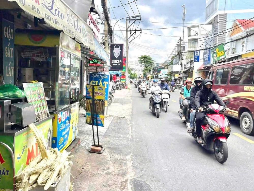 Sang Tiệm Nước – Chuối Chiên Sát 2 Trường Đại Học Và Cao Đẳng, Đường Cực Đông Sinh Viên, Tel :