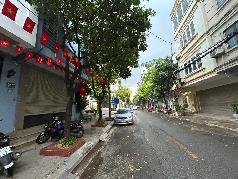 Nhà Thật Phố Trạm Long Biên 11 Tỷ 60M Ngõ Nông,Gần Sát Phố