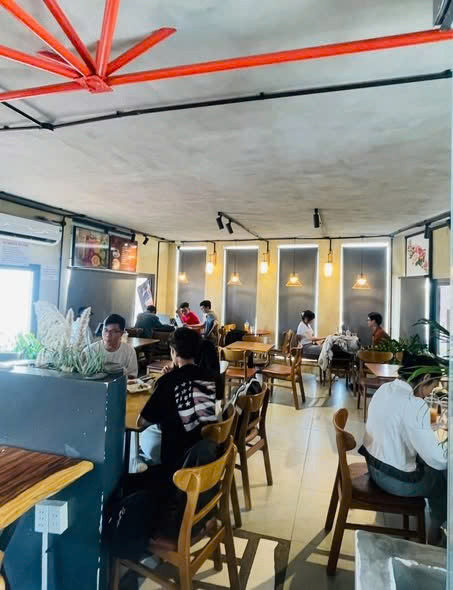 Sang Nhượng Quán Cafe Vị Trí Vàng Sát Đại Học Công Nghiệp , Gò Vấp