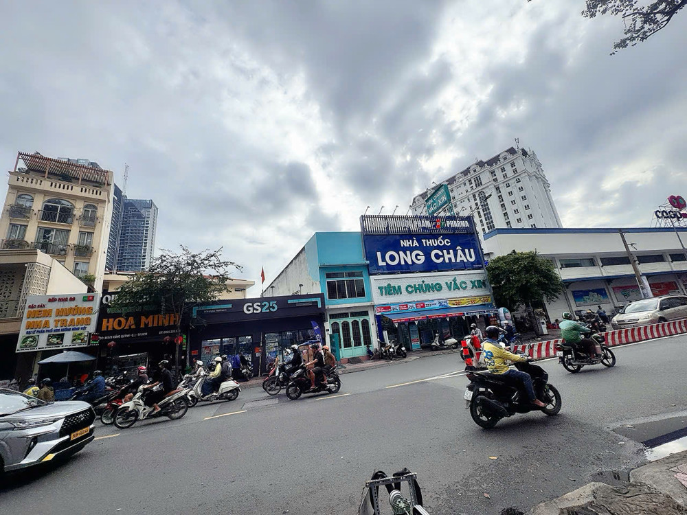 Hiếm Ngang Lớn 8M*38m - Bán Nhà C4 Mặt Tiền Kd Đ.cống Quỳnh, Nguyễn Cư Trinh, Quận 1 - Dòng Tiền