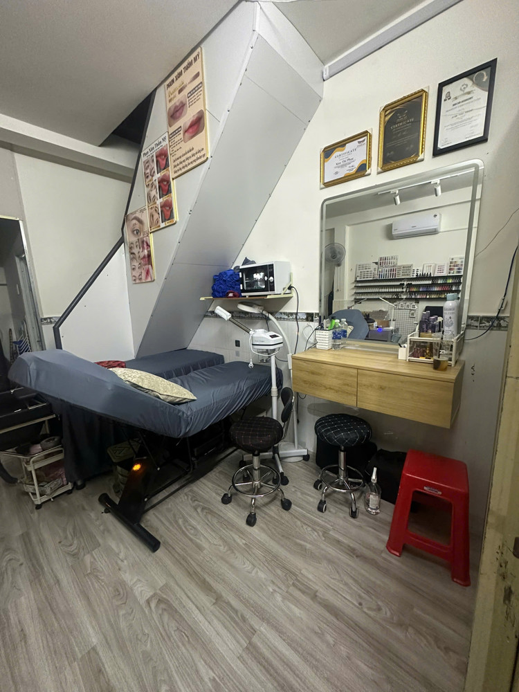 Sang Nhượng Tiệm Nail , Makeup , Gội Đầu Khu Chung Cư Hòa Lợi Giá Rẻ