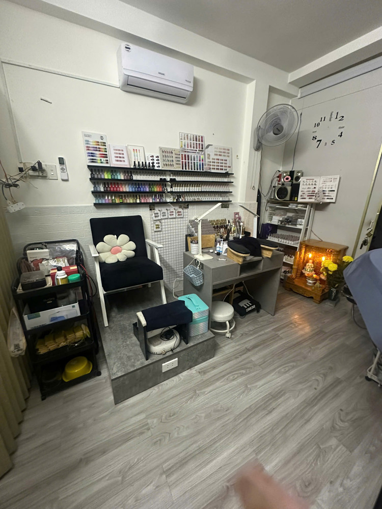 Sang Nhượng Tiệm Nail , Makeup , Gội Đầu Khu Chung Cư Hòa Lợi Giá Rẻ