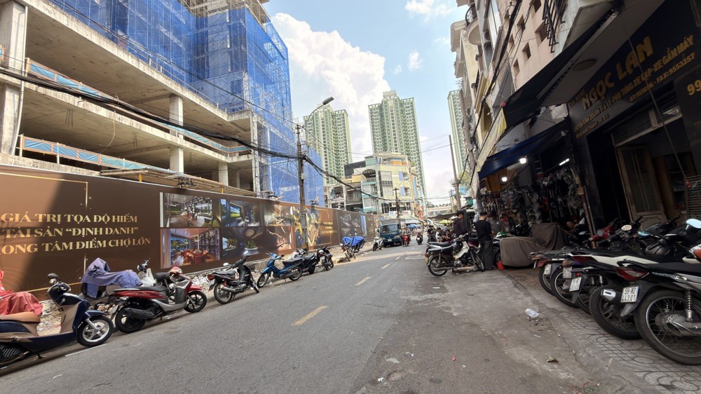 Bán Nhà Mặt Tiền Quận 5 - Đỗ Ngọc Thạnh - Đang Kinh Doanh