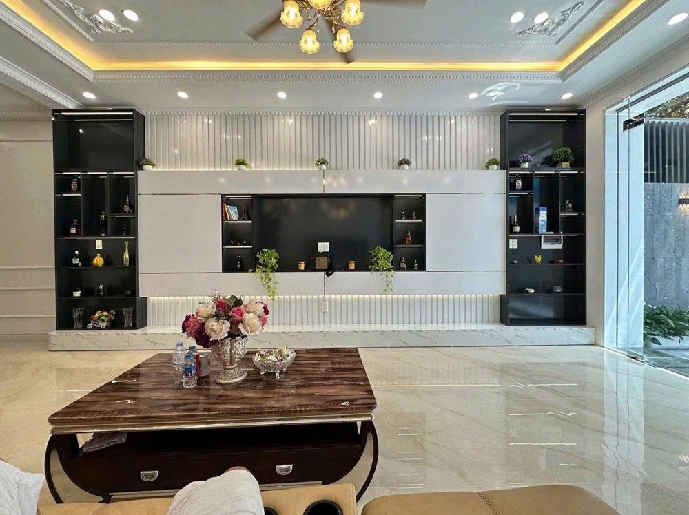 Bán Nhà Mặt Đường Hai Bà Trưng - Cát Dài 70M2 - Giá Tốt
