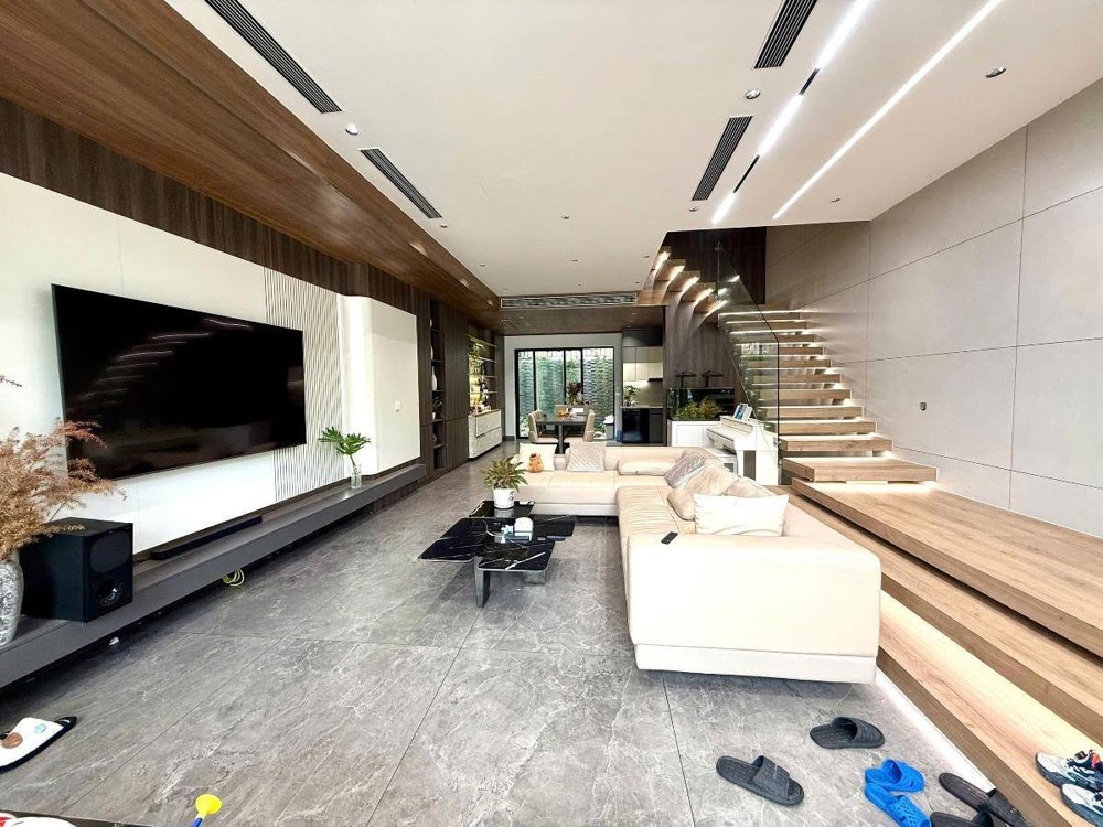 Nhà Thật Phố Trạm Long Biên 10 Tỷ 60M Ngõ Nông,Gần Sát Phố