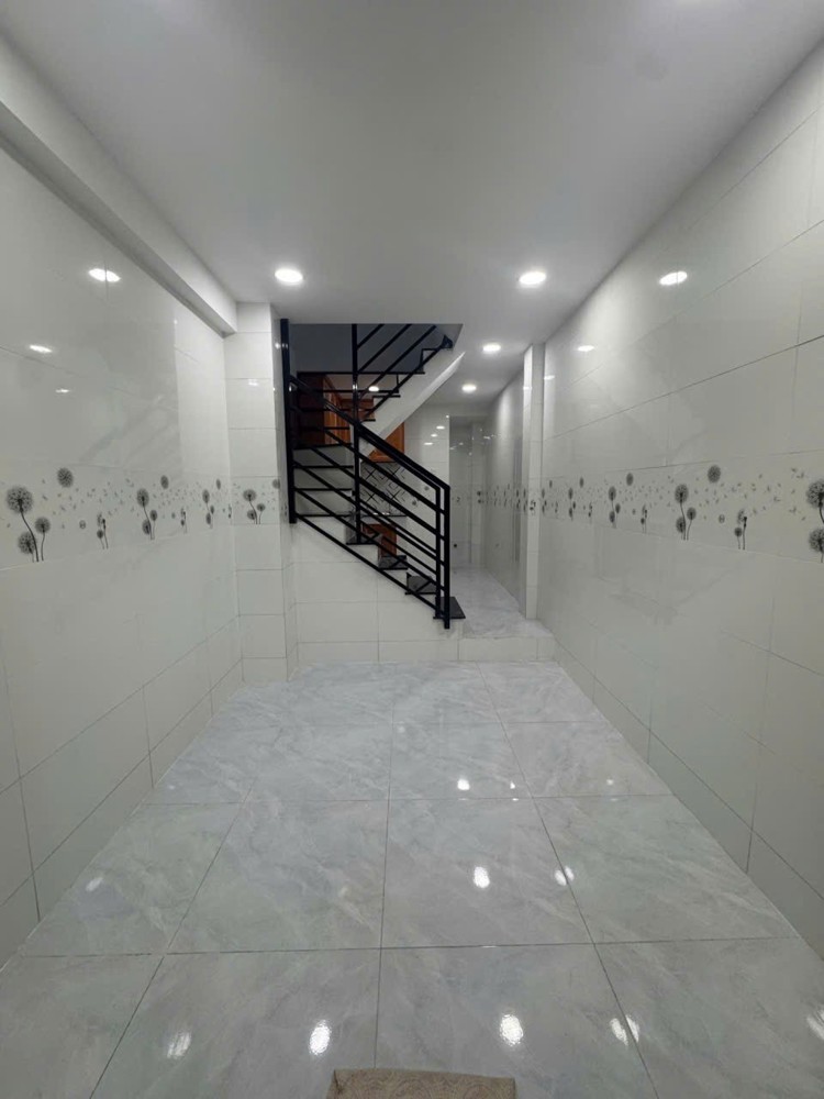 Nhà Mới 3 Tầng - 4 Phòng Ngủ - Trung Tâm Quận 5 - Giá Chỉ Hơn 3 Tỷ