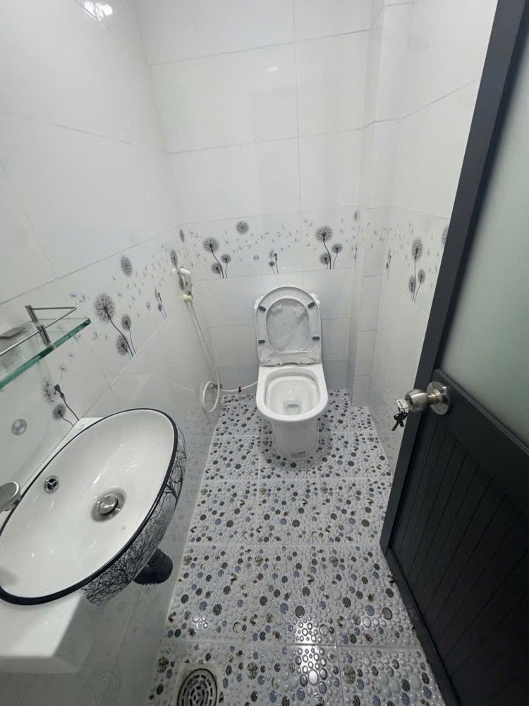Nhà Mới 3 Tầng - 4 Phòng Ngủ - Trung Tâm Quận 5 - Giá Chỉ Hơn 3 Tỷ