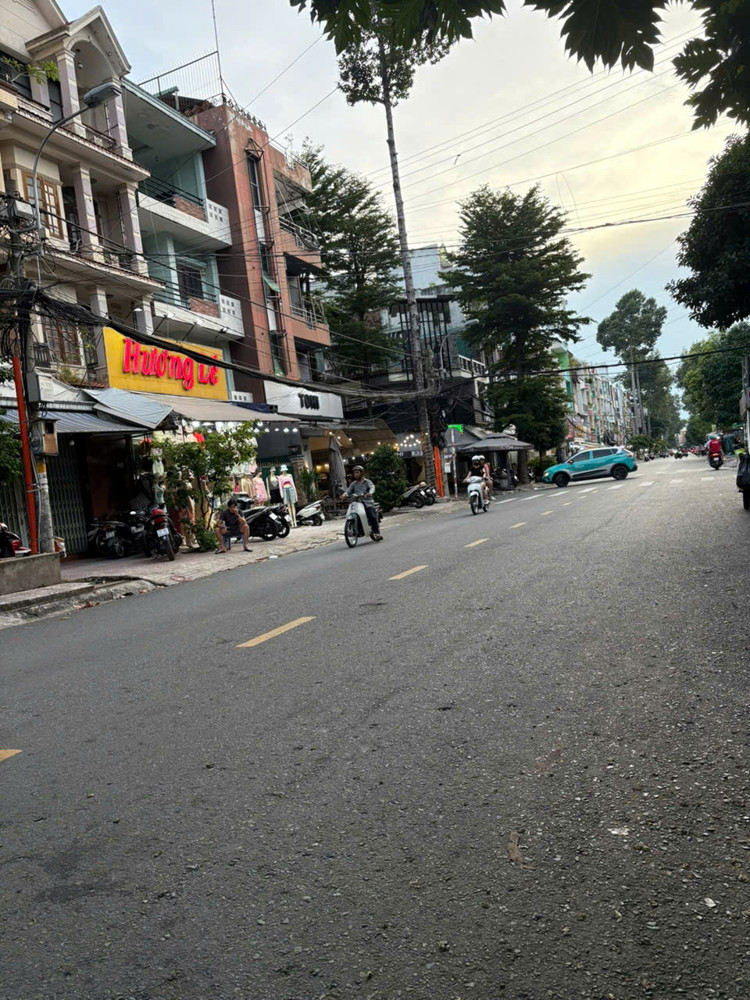 Nhà Mặt Tiền Đất Vàng Tên Lửa Khu Kinh Doanh Buôn Bán Ngày Đêm - Quận Bình Tân - 90M2 - Nhỉnh 15 Tỷ