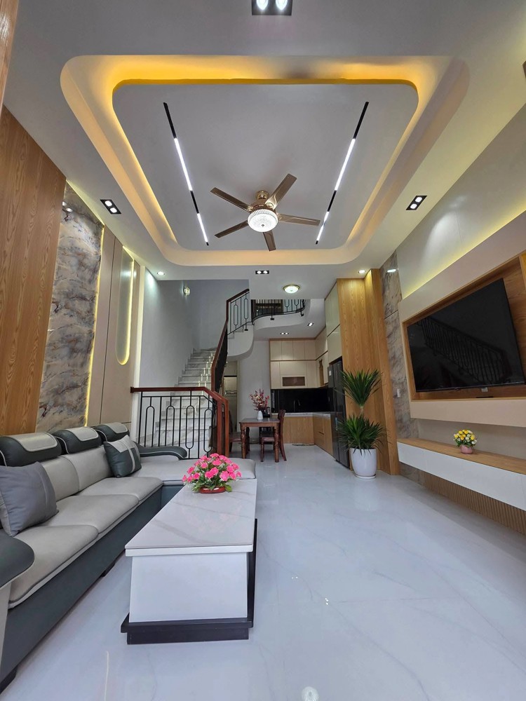 Nhà 3 Tầng 3 Mê Kiệt Ô Tô - K408 Tôn Đức Thắng