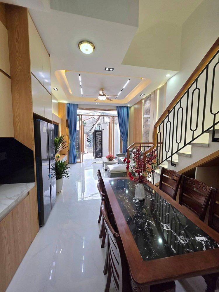 Nhà 3 Tầng 3 Mê Kiệt Ô Tô - K408 Tôn Đức Thắng
