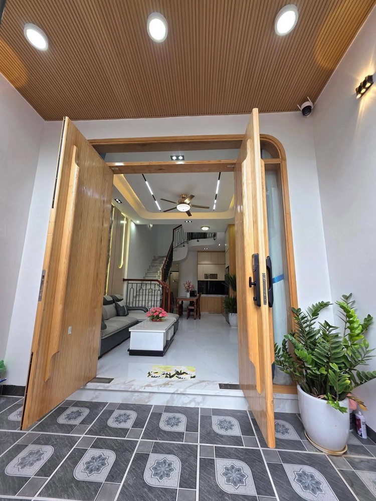 Nhà 3 Tầng 3 Mê Kiệt Ô Tô - K408 Tôn Đức Thắng