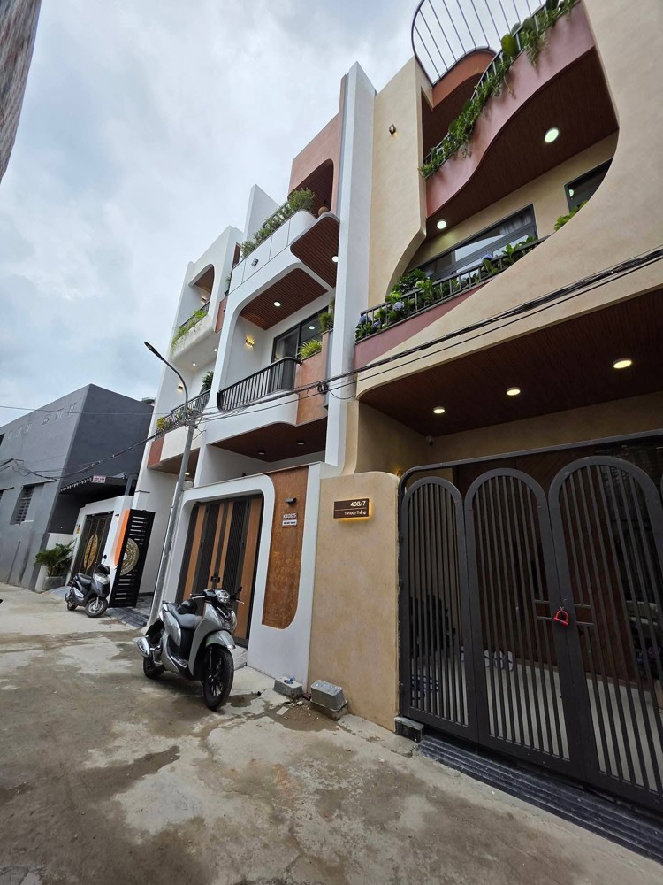 Nhà 3 Tầng 3 Mê Kiệt Ô Tô - K408 Tôn Đức Thắng