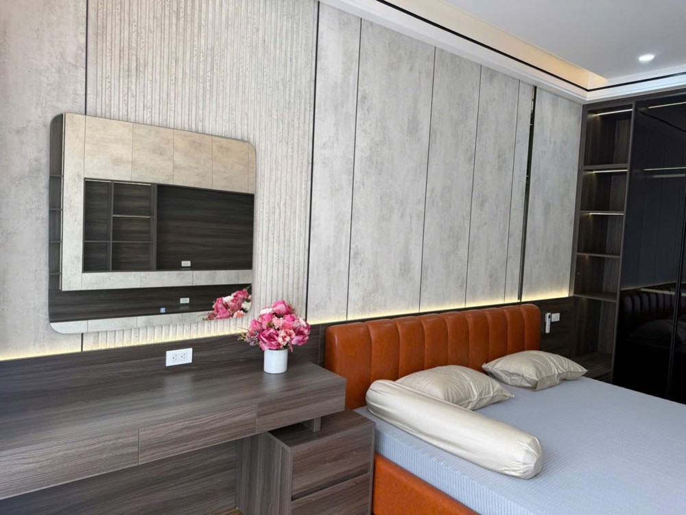 Bán Nhà Bát Khối 90M2- 5 Tầng Thang Máy- Ô Tô Tránh- Gần Hồ-- 17.X Tỷ