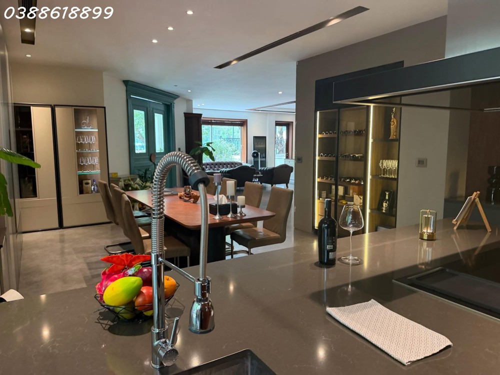 Biệt Thự Góc Kđt Trung Hòa Nhân Chính Dt 310M² - Mt 32M – 2 Mặt Phố – Dòng Tiền 8.000 Usd/tháng