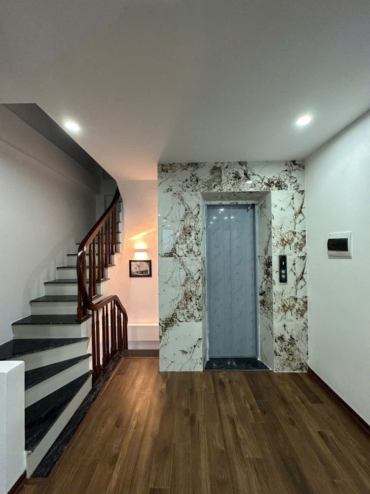 Cần Bán Gấp Nhà 6 Tầng Lai Xá,Full Nội Thất,Thang Máy Nhập Khẩu - Oto Tránh Kinh Doanh - Nhỉnh 9 Tỷ