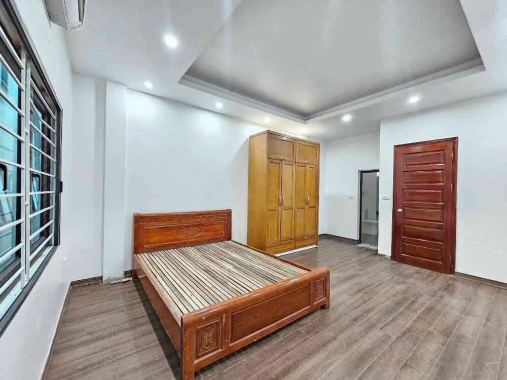 7 Tỷ Có Ngay Nhà 5 Tầng, Ô Tô Đỗ Cổng, Gần Hồ Điều Hòa Trung Tâm Thạch Bàn - Cổ Linh