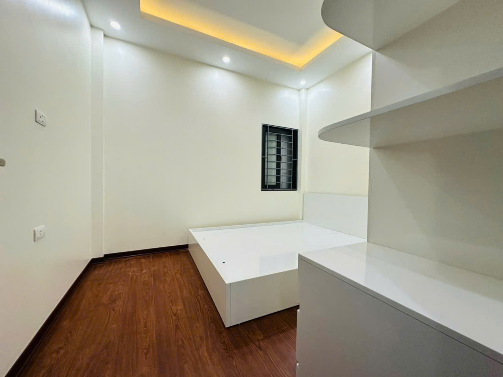 Giảm Sốc 2 Tỷ - Nhà Phú Diễn Phân Lô Ô Tô Đỗ Cửa, 40M Ra Mặt Phố Ô Tô Tránh, Thang Máy - Chỉ 10 Tỷ