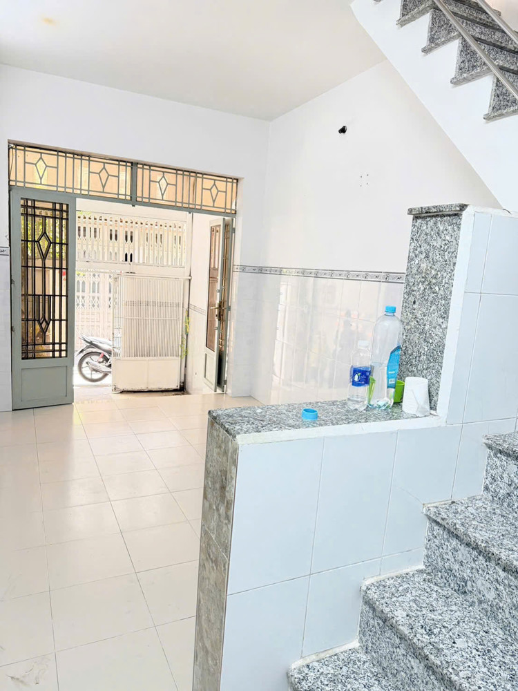 Bán Nhà Hẻm Ba Gác Máy Q4 Ngang 3 Dài 11 Đúc Bê Tông