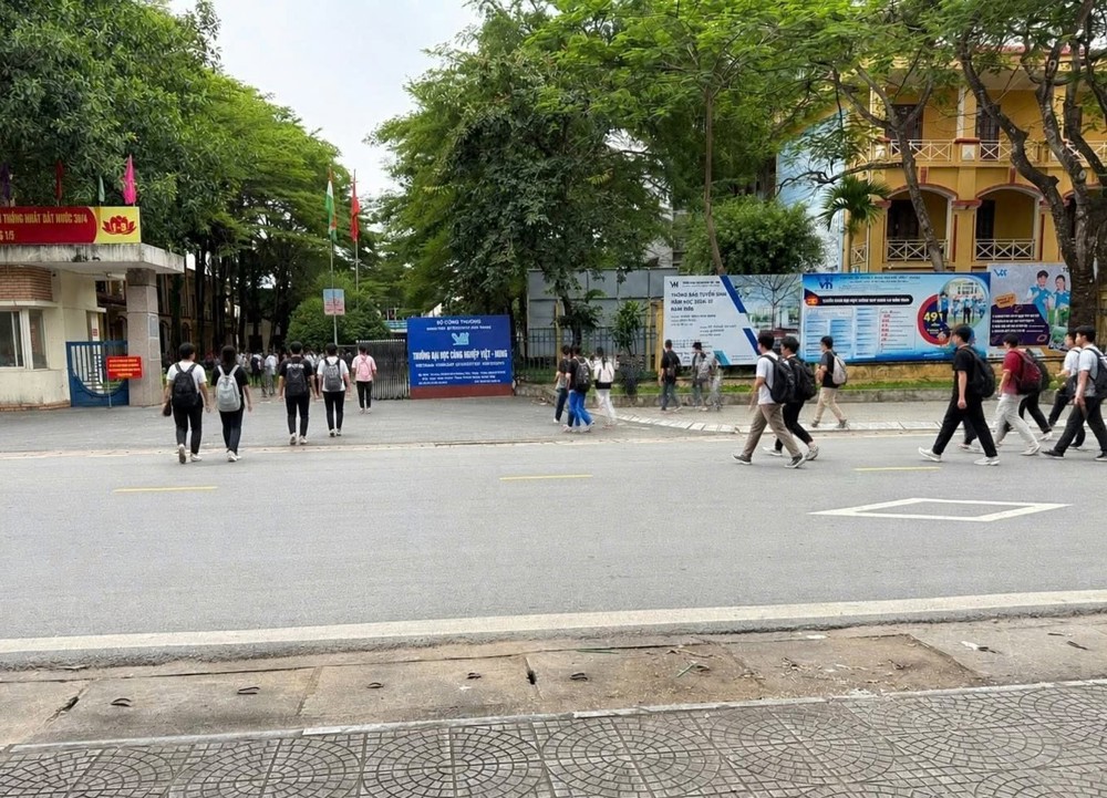 Chính Chủ Em Có Lô Góc 2 Mặt Tiền Cần Thanh Khoản. Kinh Doanh Được Luôn. Nằm Trên Trục Đường Lớn
