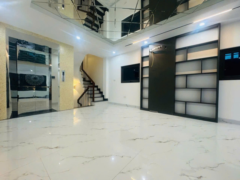 Nhà Đẹp Trung Tâm Phúc Lợi –Ngõ Ô Tô Thông – Gần Vinhomes Riverside – 40M² X 5 Tầng – Giá Nhỉnh