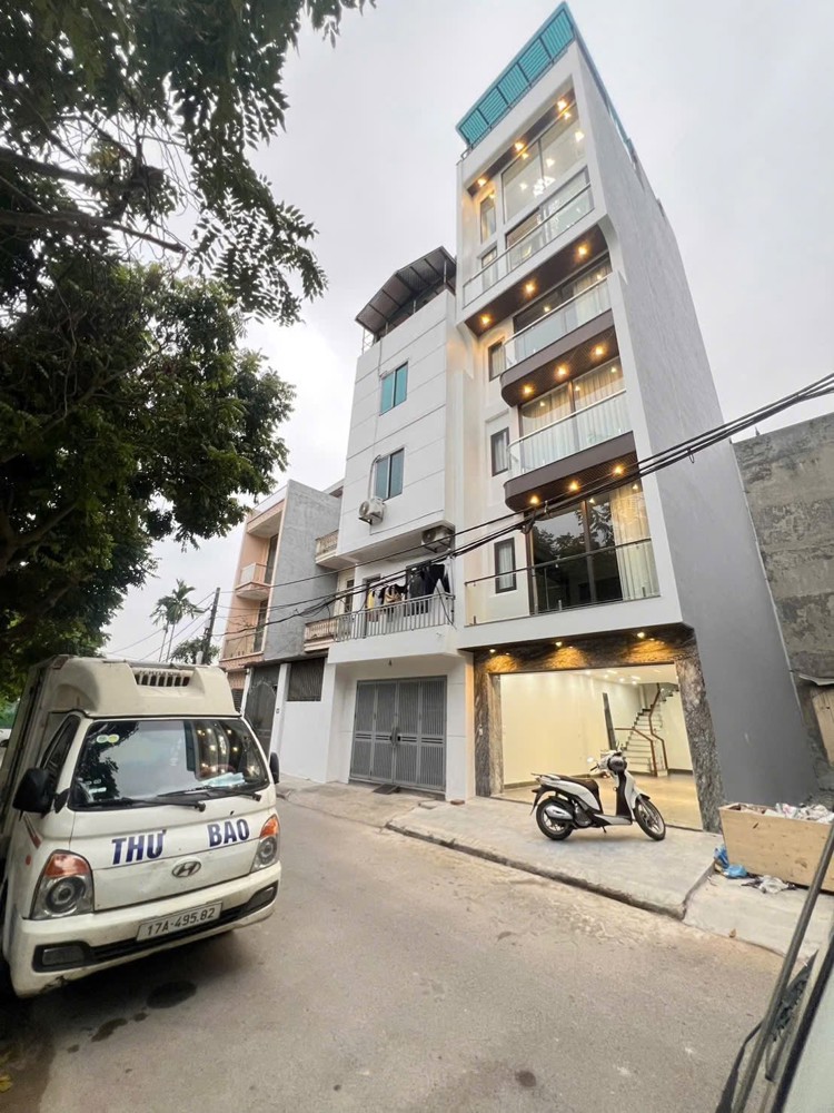 Bán Nhà Cổ Linh 52M2- 7 Tầng Thang Máy- Vỉa Hè- Ô Tô Tránh- Nhỉnh 19 Tỷ