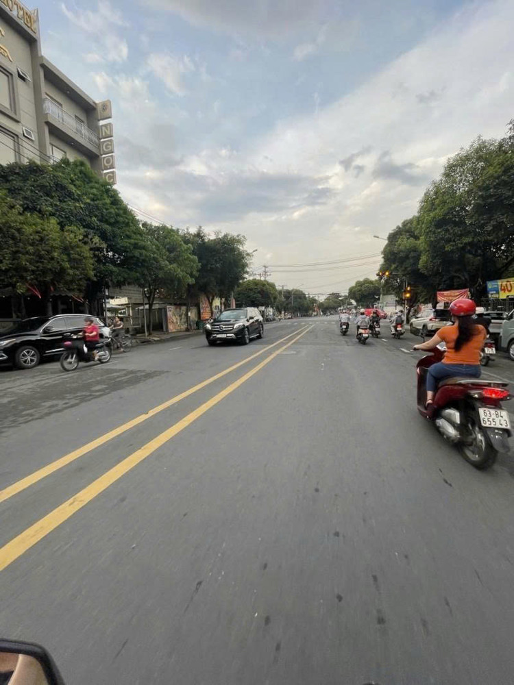 Bán Nhà Mặt Tiền Chế Lan Viên - Ngay Lưu Chí Hiếu. 4,3X20m, 3 Tầng, Sổ A4, 5Pn, 13,5 Tỷ
