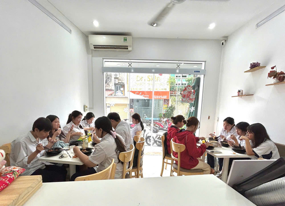 Sang Nhượng Gấp Quán Mì Cay Mặt Phố Chùa Quỳnh – Hai Bà Trưng, Hà Nội
