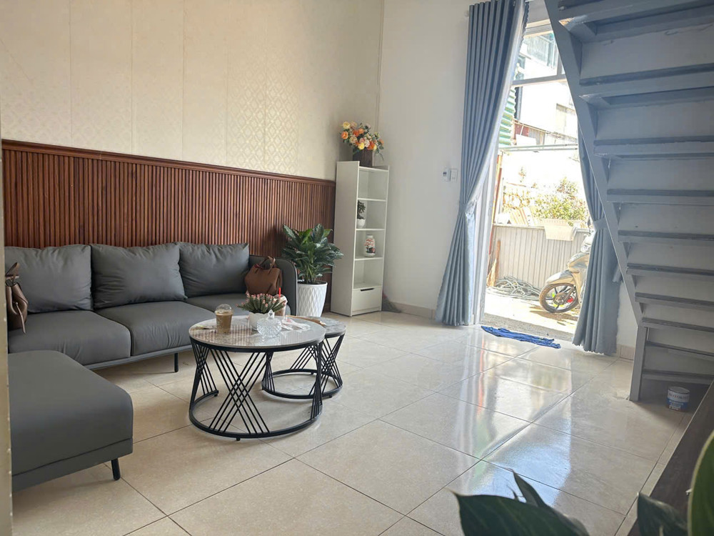Chỉ 1 Tỷ 680 Triệu – Sở Hữu Ngay Nhà Trung Tâm Phường Xuân Hương (P.4 Cũ) Đà Lạt, Đường Bằng Phẳng