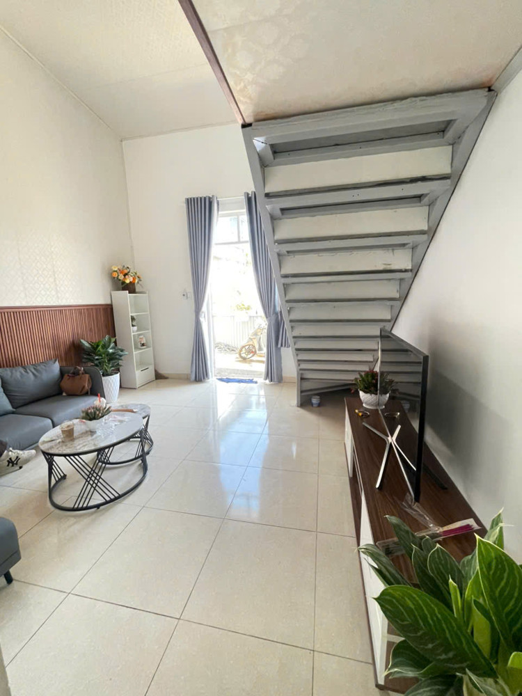 Chỉ 1 Tỷ 680 Triệu – Sở Hữu Ngay Nhà Trung Tâm Phường Xuân Hương (P.4 Cũ) Đà Lạt, Đường Bằng Phẳng