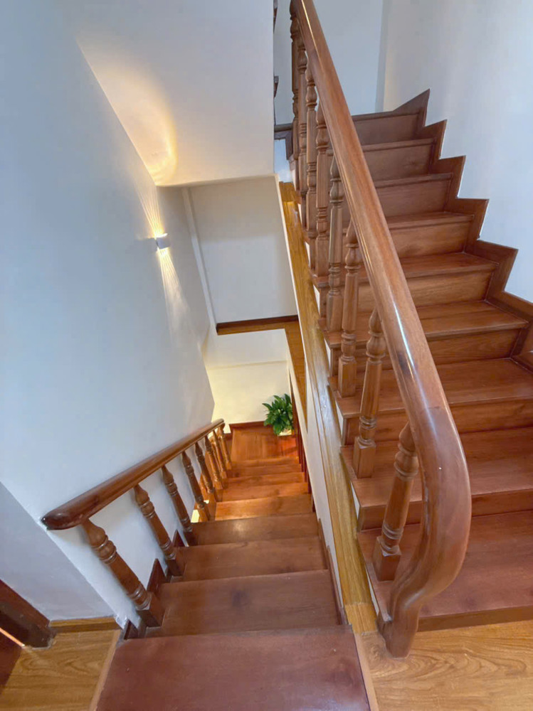Bán Nhà Phố Đẹp Nội Thất Gỗ Tự Nhiên – Đường 6M Sân Đậu Ô Tô 7 Chỗ – Ngay Chợ Ngô Quyền, Đà Lạt