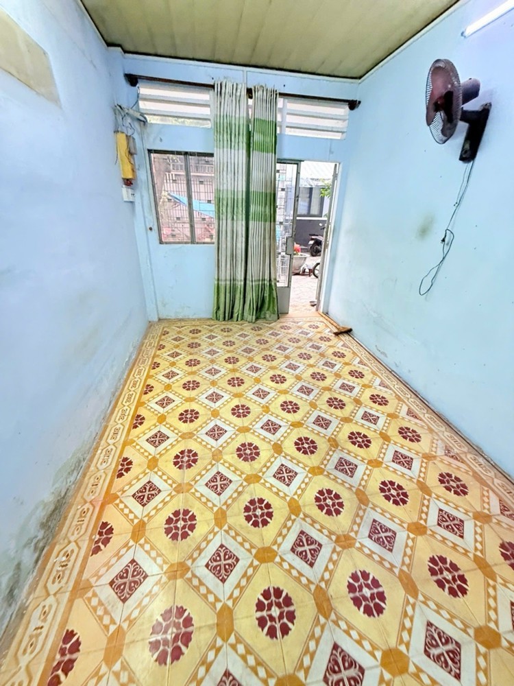 [O2516] Sát Vách Đh Văn Lang Nhà 2 Tầng Vuông Vức - Giá 3.X Tỷ