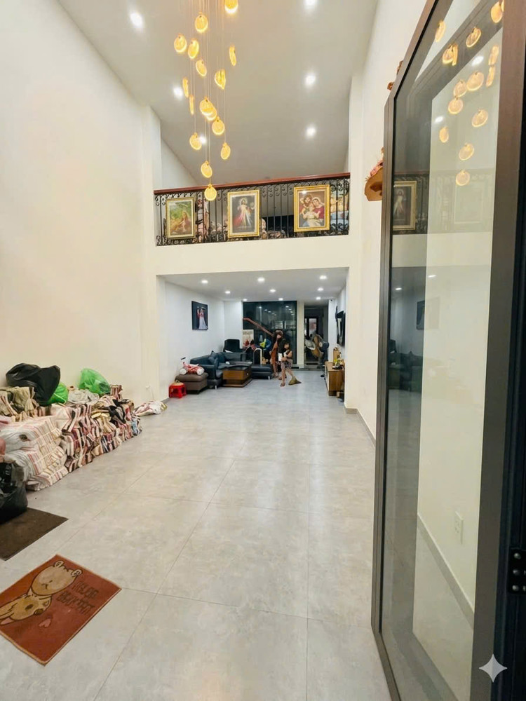 Bán Nhà Đường 8M 5 Tầng Gần 90M2 Thang Máy Trịnh Đình Trọng Tân Phú Nhỉnh 12 Tỷ Xíu