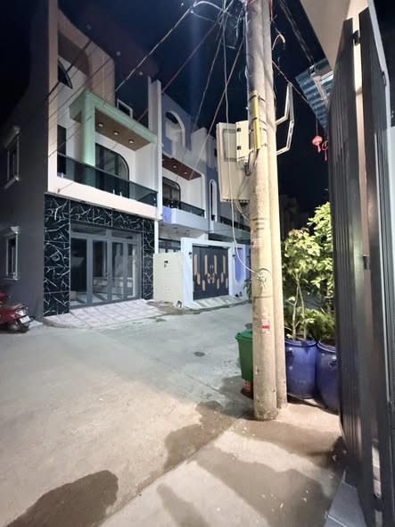 Nhà Hướng Nam View Hồ – Kinh Doanh Tốt – Giá 3 Tỷ 150