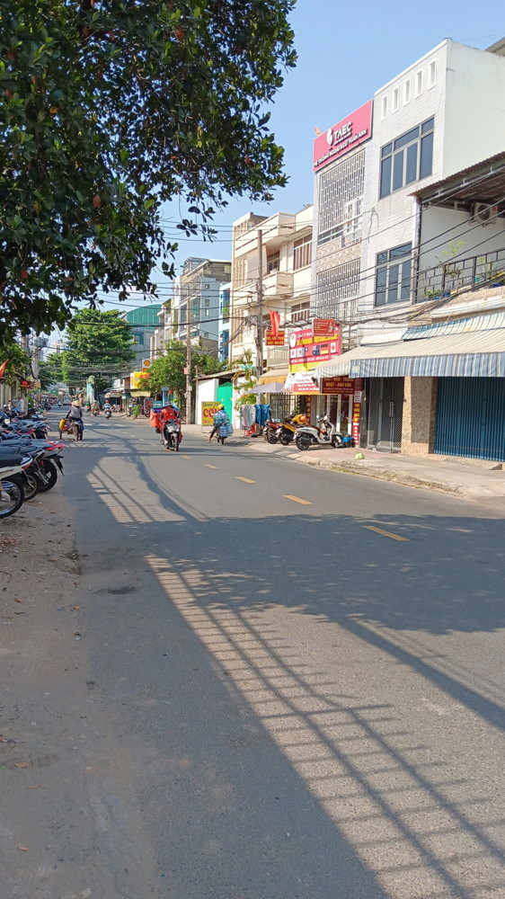 Bán Nhà Mặt Tiền Kinh Doanh Ngày Đêm Ngay Đầm Sen Đồng Tiền 300Tr /Năm 3 Tầng Nhỉnh 8 Xíu