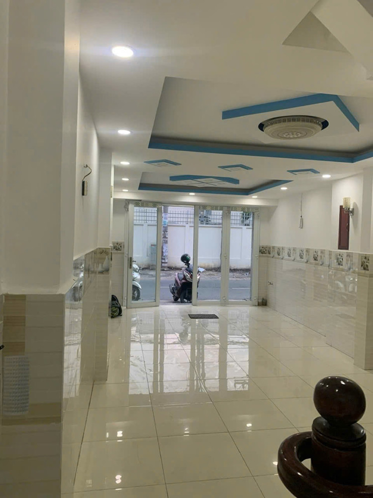 Bán Nhà Mặt Tiền Kinh Doanh Ngày Đêm Ngay Đầm Sen Đồng Tiền 300Tr /Năm 3 Tầng Nhỉnh 8 Xíu