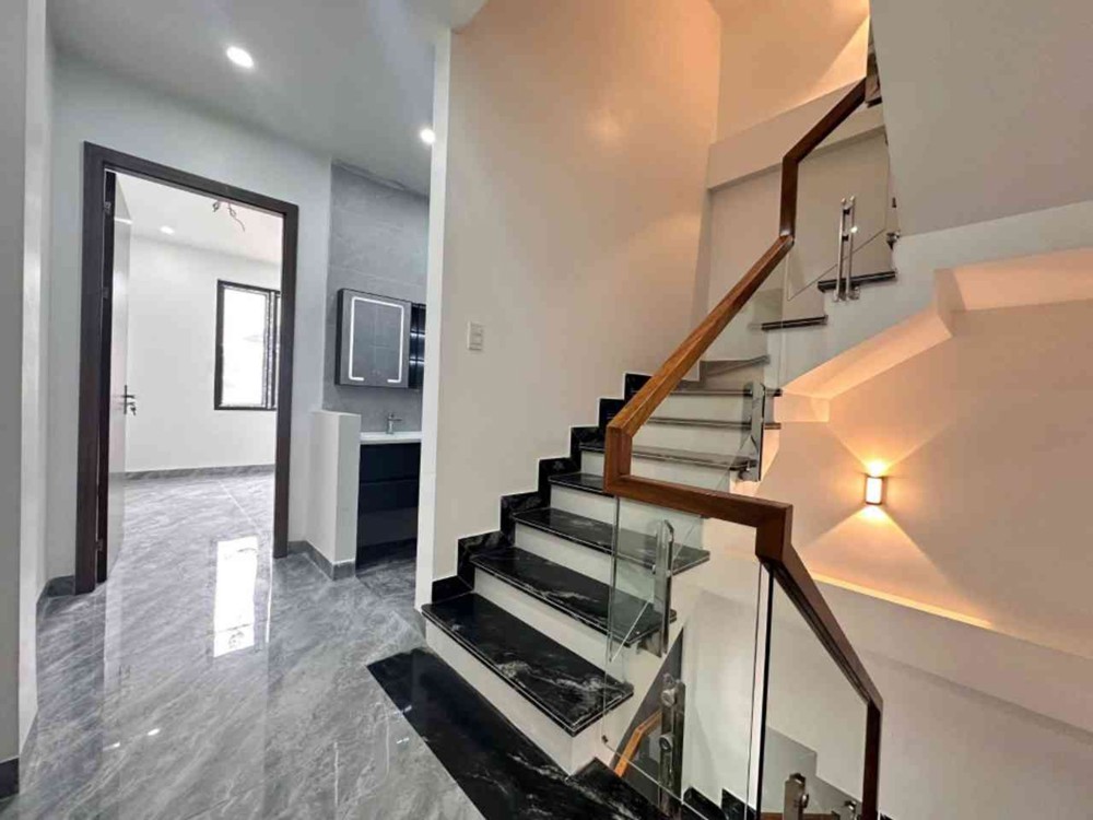 Nhà Đẹp Chợ Hàng, Ô Tô Đỗ Cửa, Bãi Đỗ Xe Ngay Trước Nhà