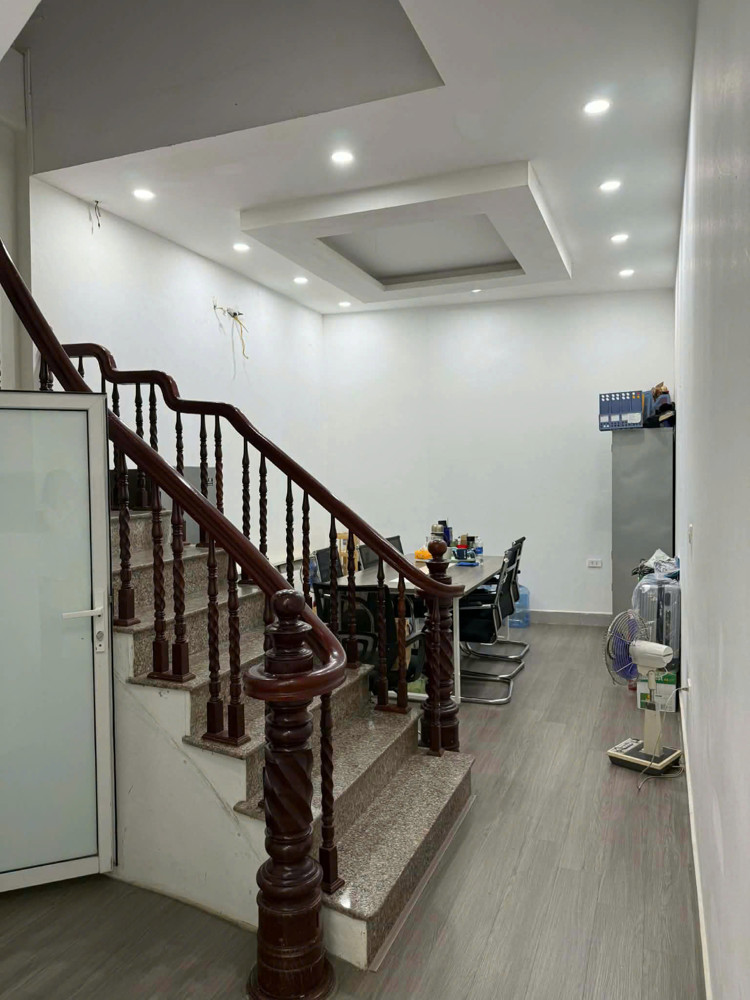 Cho Thuê Nhà 5 Tầng Mặt Phố Kinh Doanh Mễ Trì Hạ , Hà Nội, Thuê Nguyên Căn Hoặc Từng Tầng