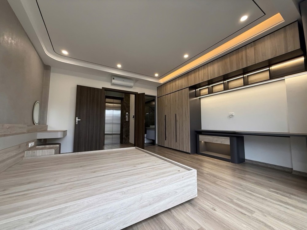 Bán Nhà Phúc Đồng 35M2- 6 Tầng Thang Máy- Ô Tô Tránh- Vị Trí Đẹp- Hơn 10 Tỷ