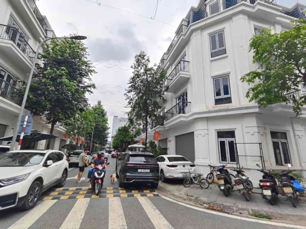 Bán Nhà Lô Góc Khu Việt Pháp, 4 Tầng Xây Thô, Đã Hoàn Thiện Mặt Ngoài