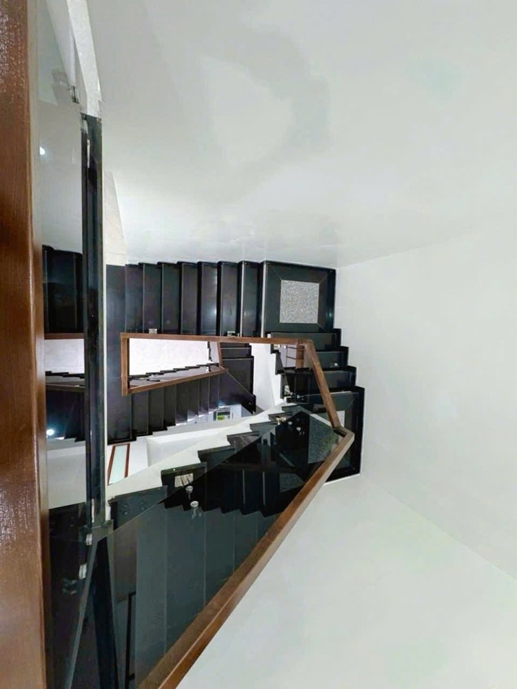 Siêu Phẩm Phố Khúc Thừa Dụ, Nhà Cách Mặt Đường Chỉ 30M